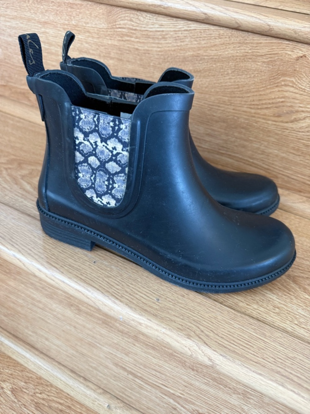 Joules Black Rain Chelsea Boots with Snake-Print Side Panels Women’s 8